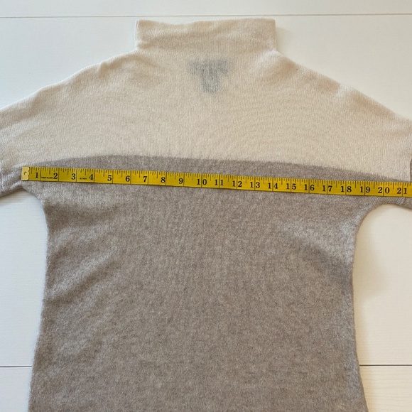 Tahari Pure Luxe 100% Cashmere Long Sleeve Funnel Neck Pullover Size Medium - Picture 12 of 12